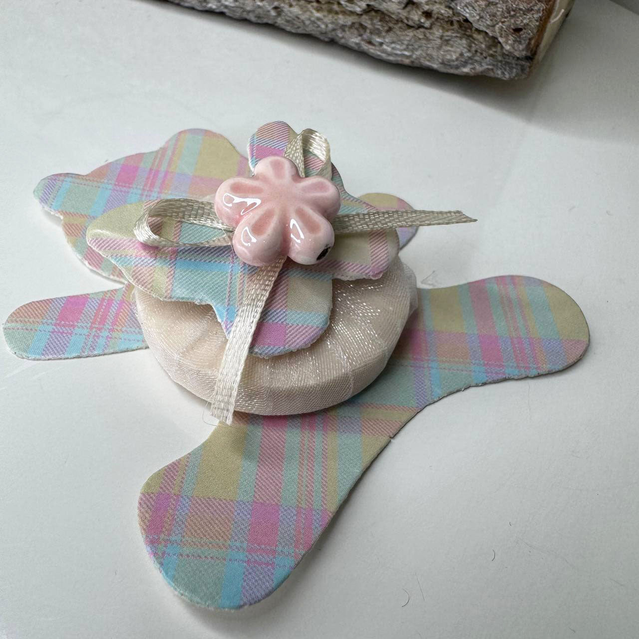 Segnaposto Orsetto "Nuvola di Pastello" con saponetta profumata - Bomboniera e Decorazione Artigianale