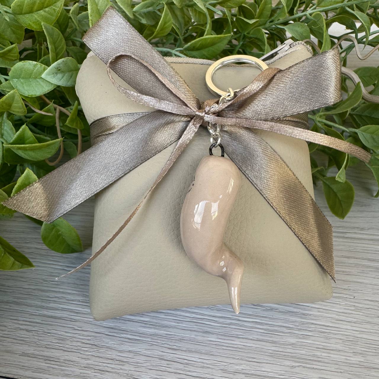 Bomboniera Pochette quadrata ecopelle portaconfetti con bracciale