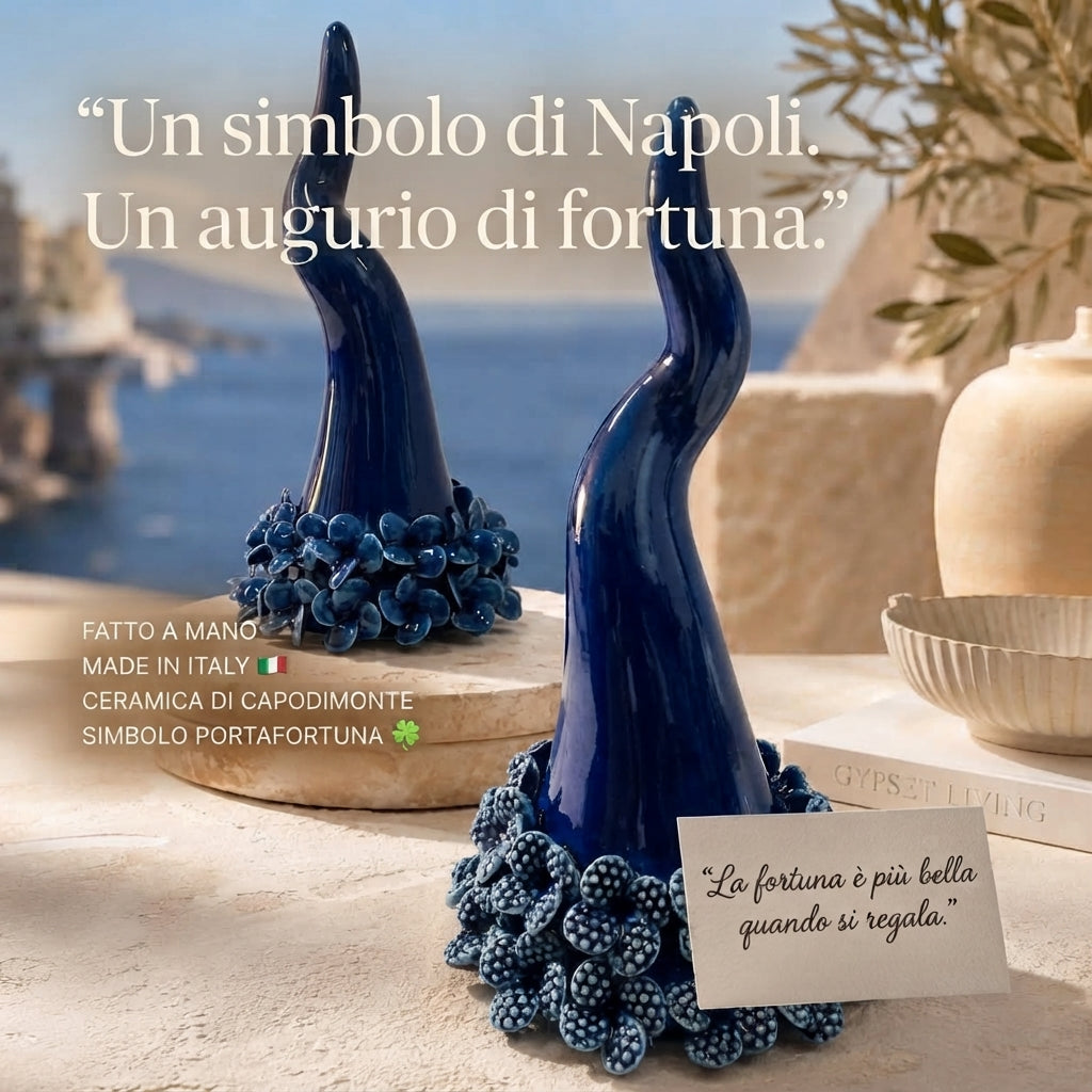 Corno Napoletano Portafortuna in Ceramica di Capodimonte con Fiori – H19 cm