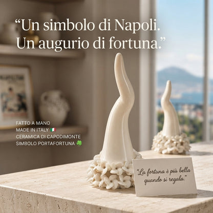 Corno Napoletano Portafortuna in Ceramica di Capodimonte con Fiori – H19 cm