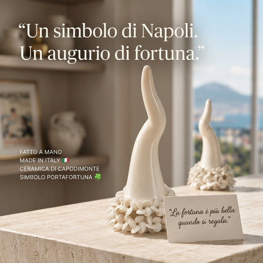 Corno Napoletano Portafortuna in Ceramica di Capodimonte con Fiori – H19 cm
