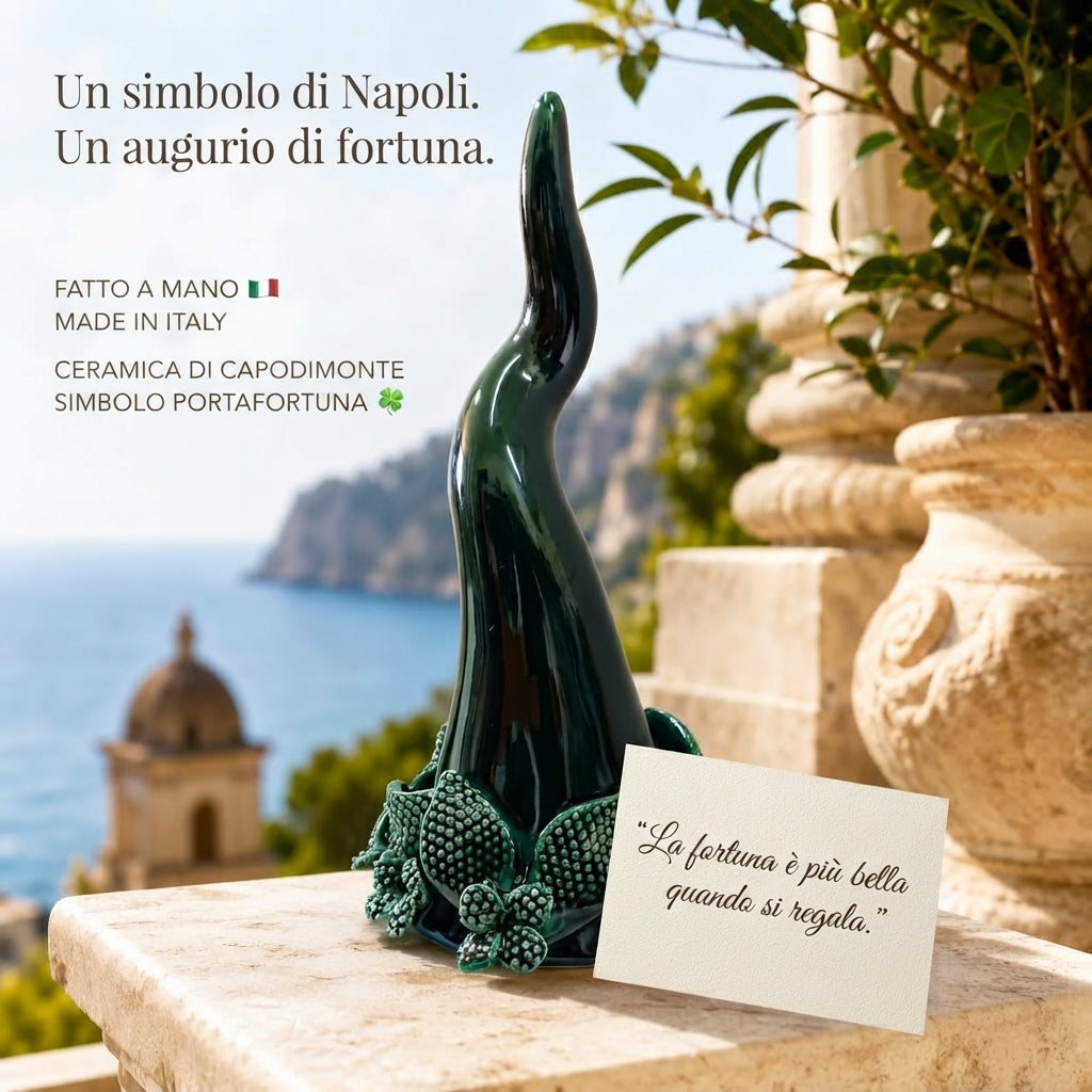 Corno Napoletano Portafortuna in Ceramica di Capodimonte con Fiori – H19 cm