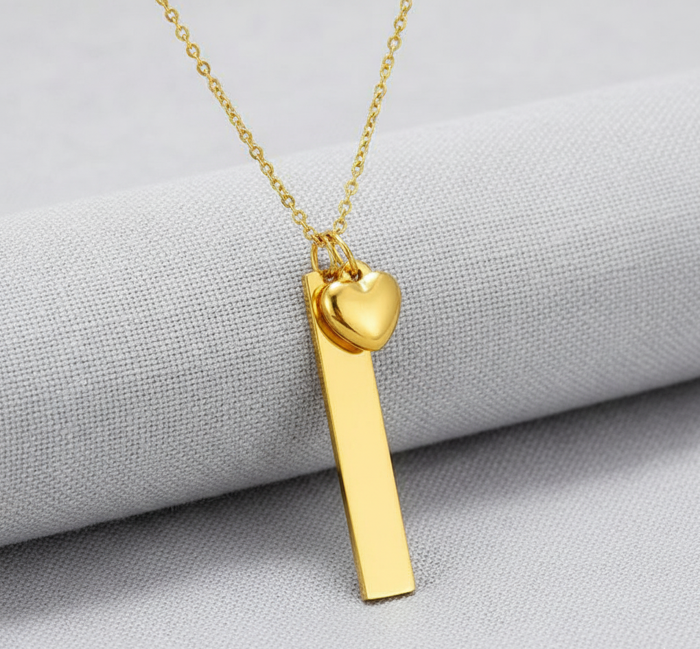Collana Targhetta Rettangolare dell’Amore con cuoricino pendente – Personalizzabile