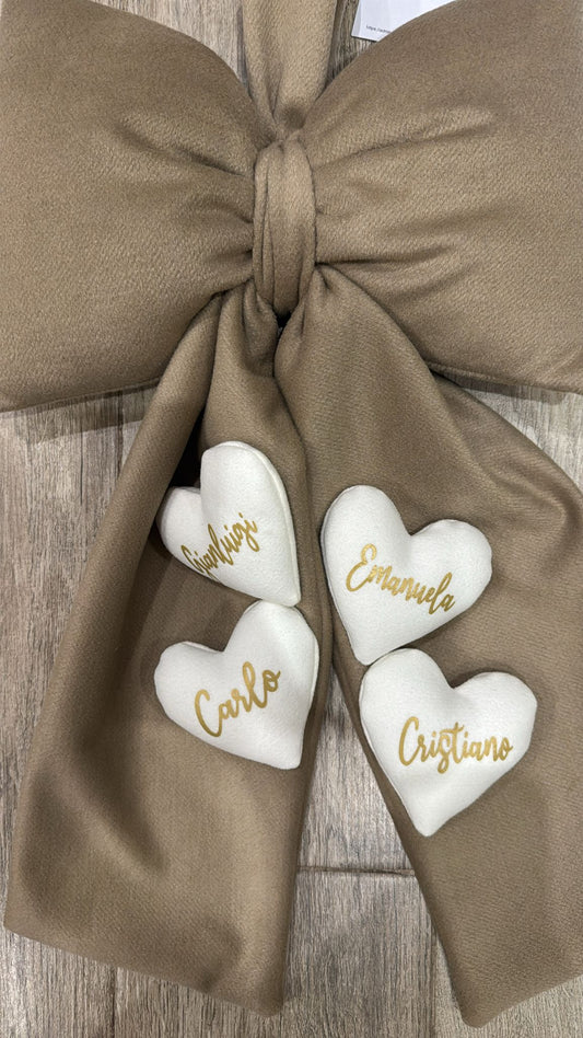 Arc extérieur personnalisé avec des cœurs et des noms