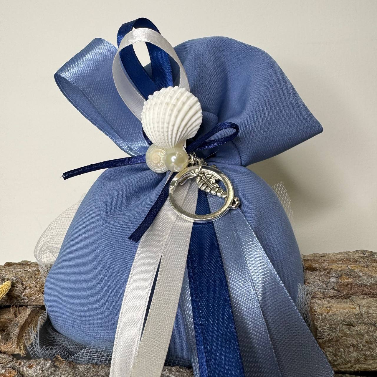 Sacchetto Artigianale "Marea" – Blu Polvere con Cavalluccio Marino e Perle