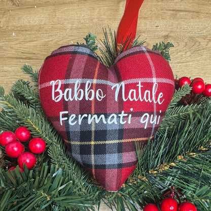 Ghirlanda Natalizia Fuoriporta Decorazioni in Stoffa fatte a mano con Bacche Rosse – Innevata o Verde