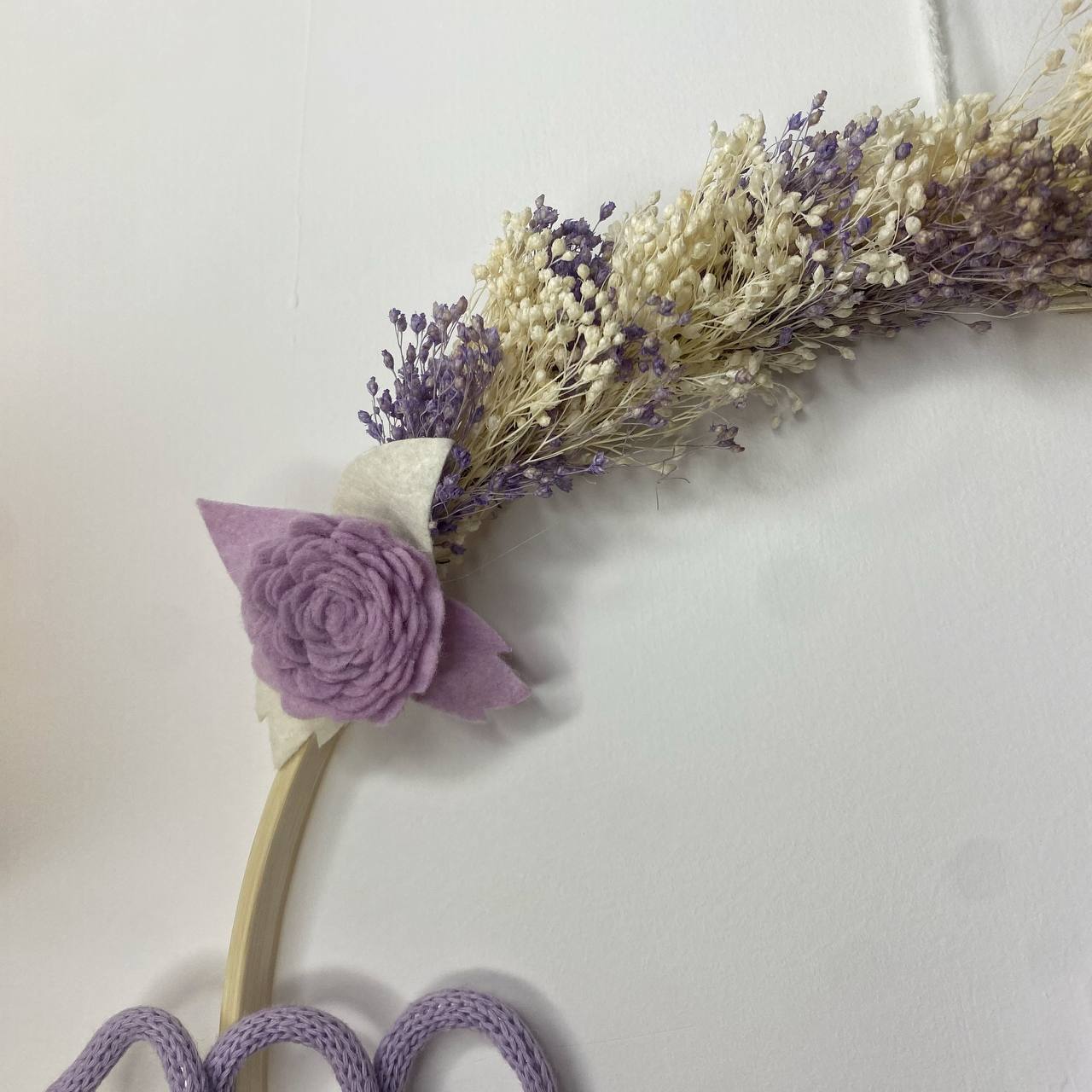 Cerchio decorativo a parete , nome personalizzato e fiori secchi