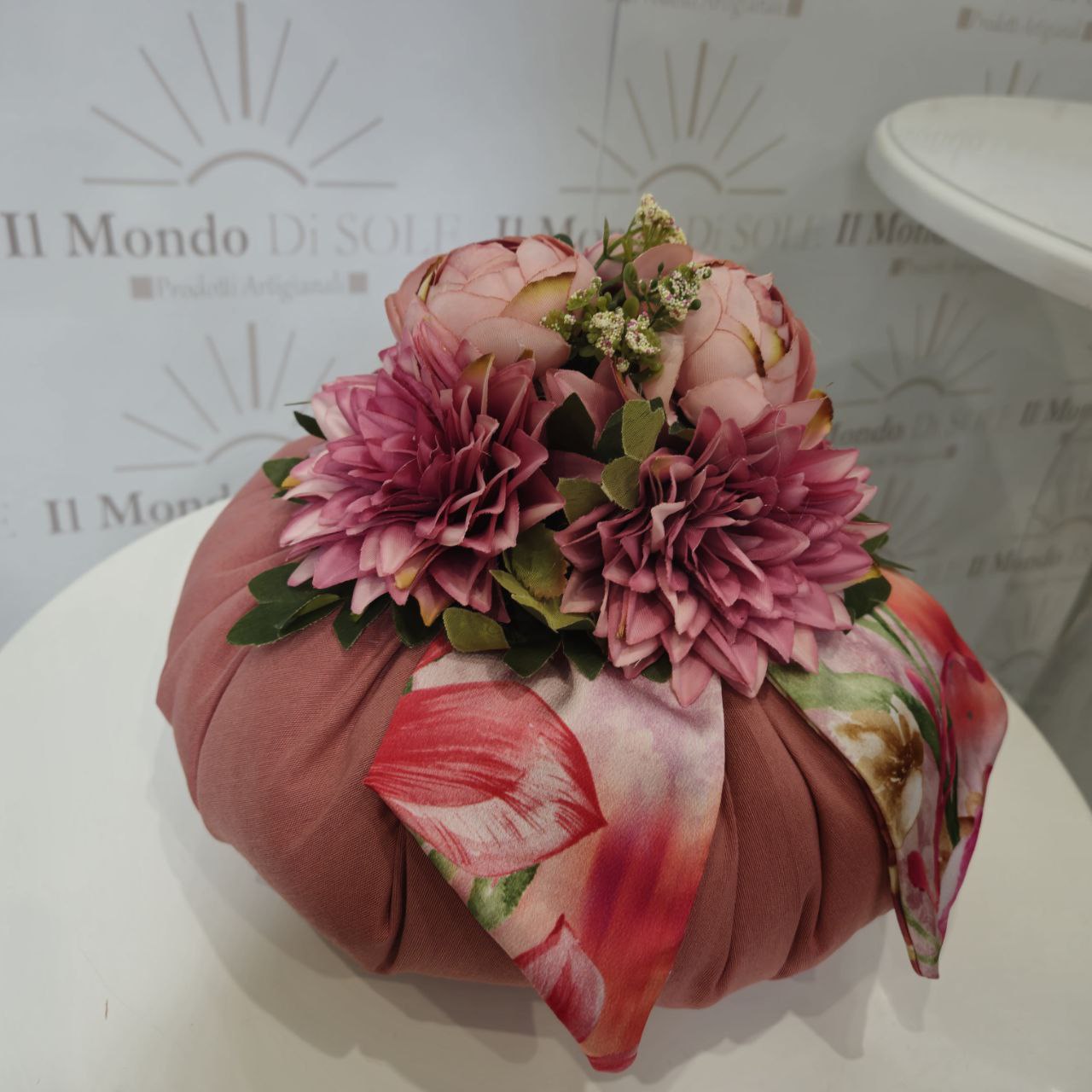 Pouf Decorativo in stoffa e satin con fiori