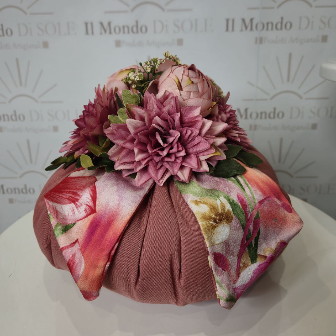 Pouf Decorativo in stoffa e satin con fiori