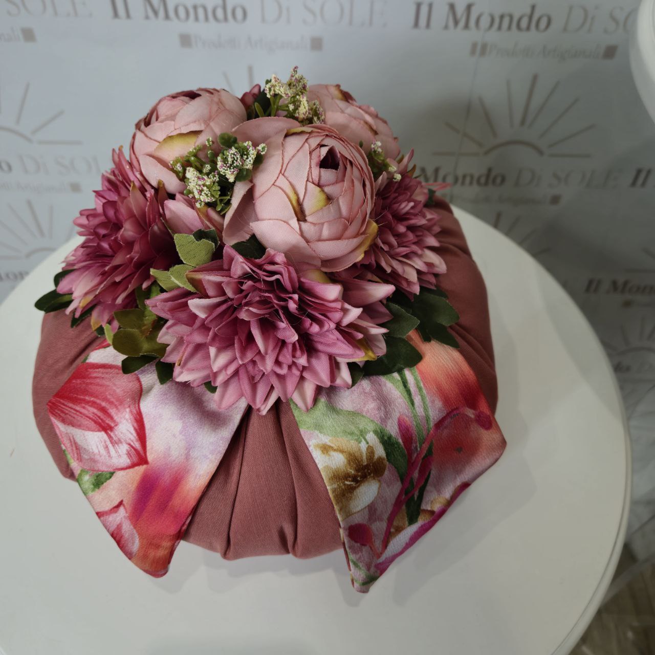 Pouf Decorativo in stoffa e satin con fiori