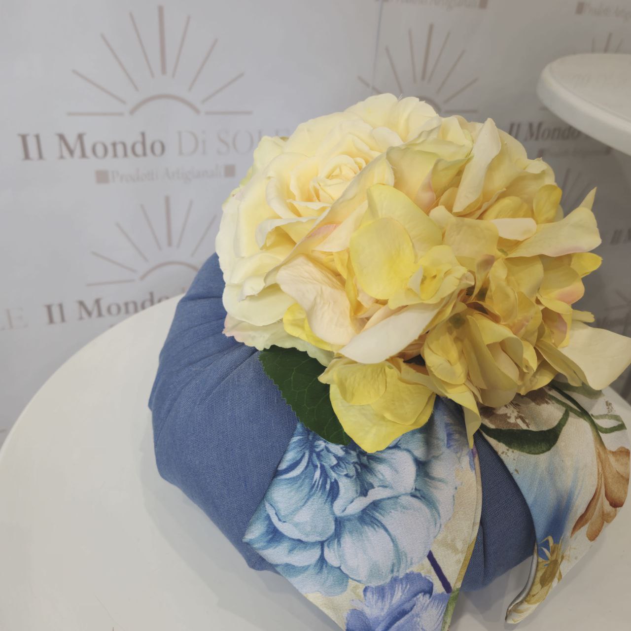 Pouf Decorativo in stoffa e satin con fiori