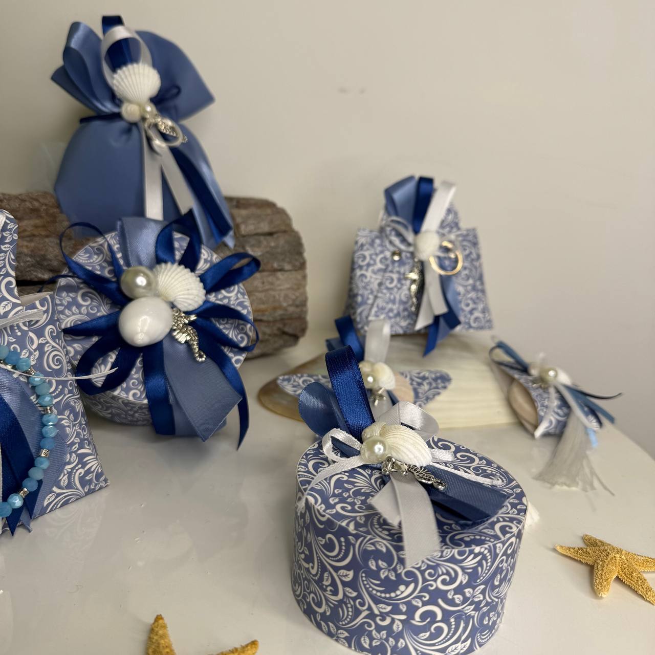 Sacchetto Artigianale "Marea" – Blu Polvere con Cavalluccio Marino e Perle