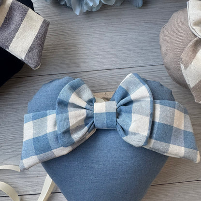 Appendino cuore fatto a mano con fiocchetto : h 19 cm x larg 16 cm