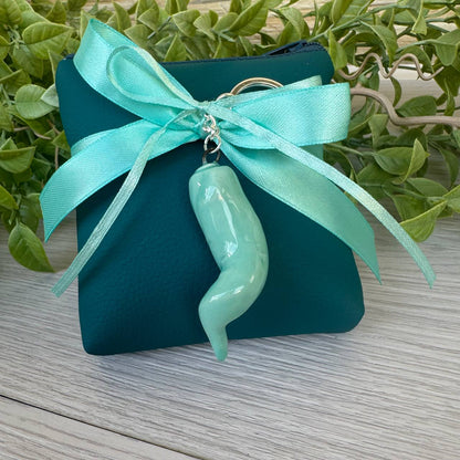 Bomboniera Pochette quadrata ecopelle portaconfetti con corno in capodimonte