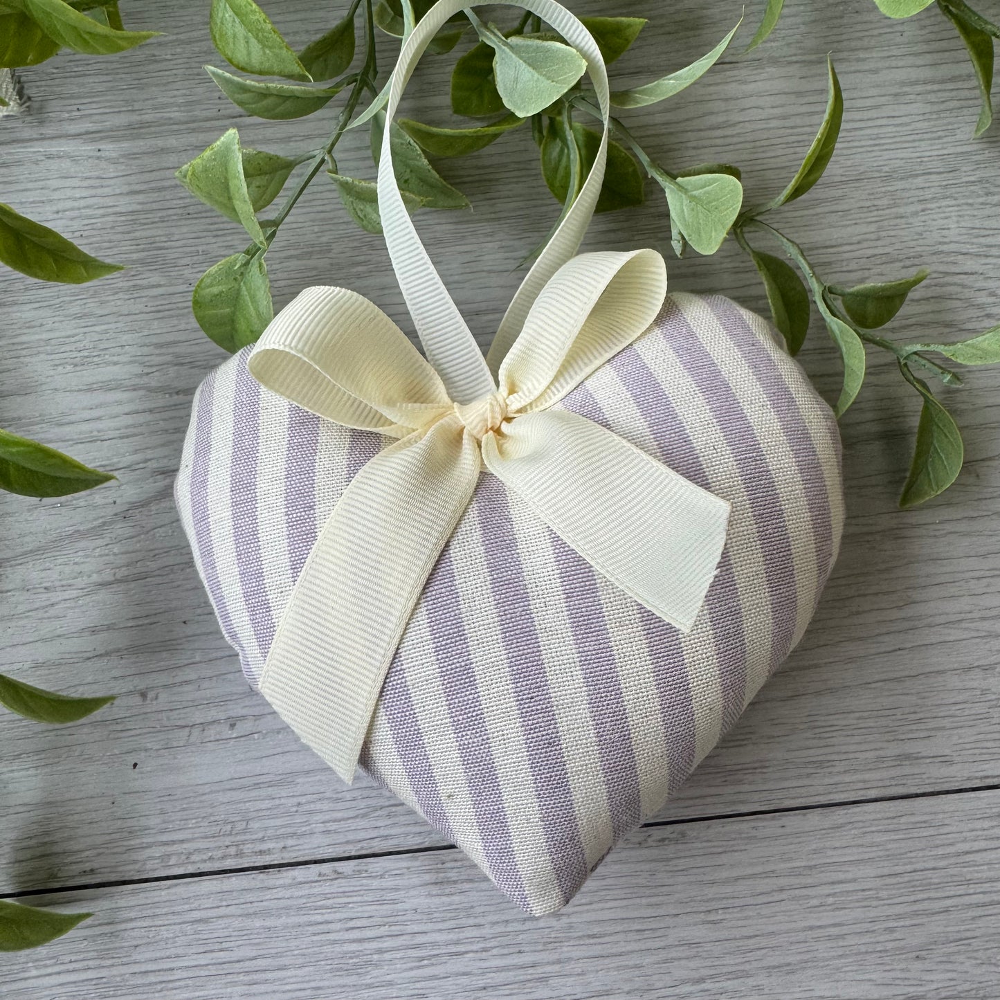 Bomboniera Sacchetto portaconfetti a forma di cuore varie colorazioni