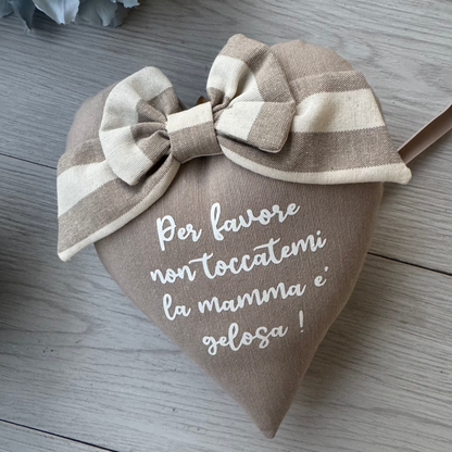 Appendino cuore fatto a mano con fiocchetto : h 19 cm x larg 16 cm